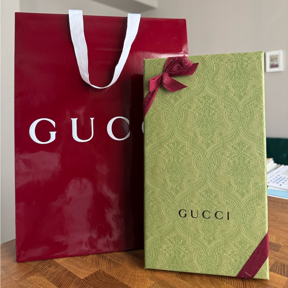 Gucci Shopping Bag & Box